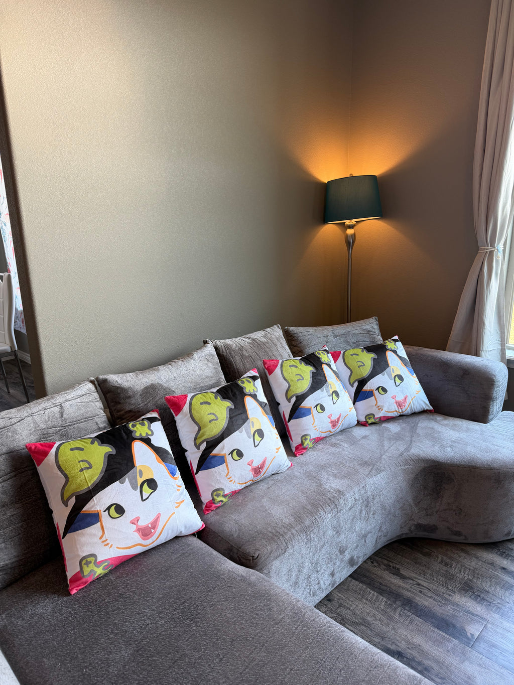Curious Kitty Velvet Pillow Cover – Soft Decorative Cushion Cover for Sofa, Bedroom & Living Room