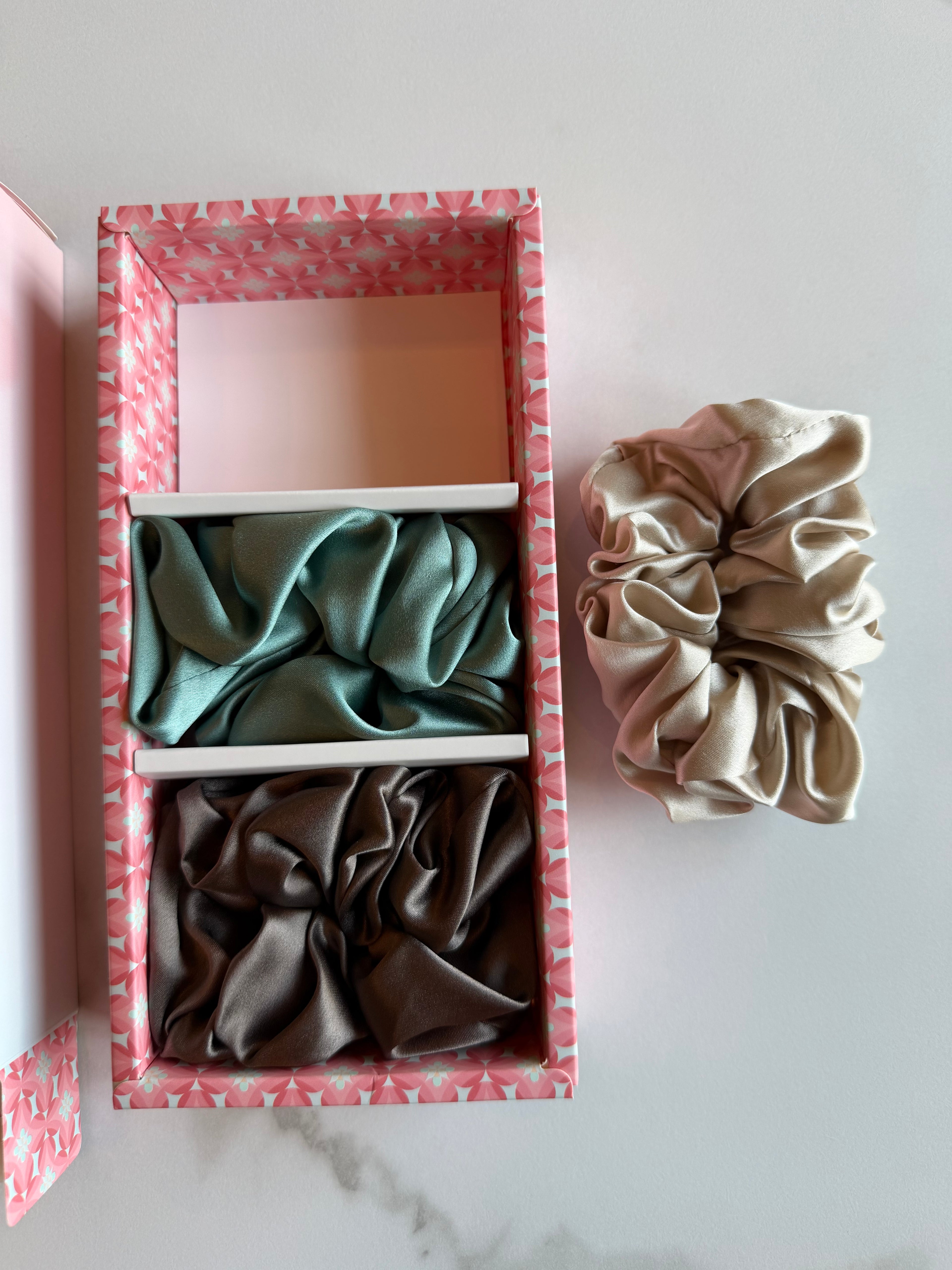 3-Pack Satin Hair Scrunchies – Soft Elastic Ponytail Holders for Women & Girls (3.5cm / 5cm)