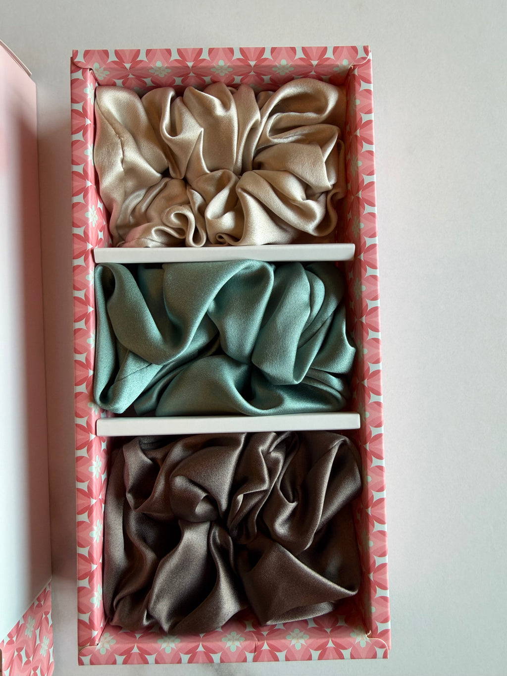 3-Pack Satin Hair Scrunchies – Soft Elastic Ponytail Holders for Women & Girls (3.5cm / 5cm)